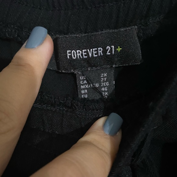 F21 PULL ON SHORTS - Picture 2 of 2